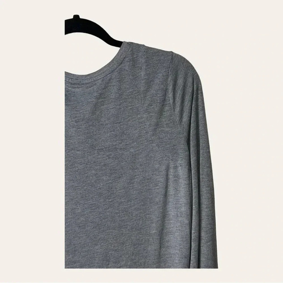 0740. NIKE LONG SLEEVE JERSEY MATERIAL TOP GRAY IN COLOR SIZE MEDIUM - Picture 8 of 11